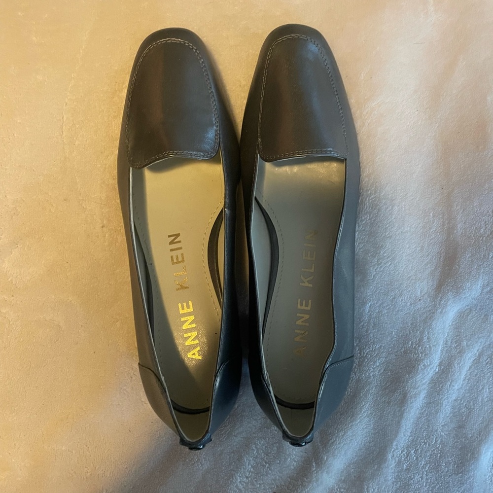 Anne Klein Daneen Pewter Loafer size 8M
